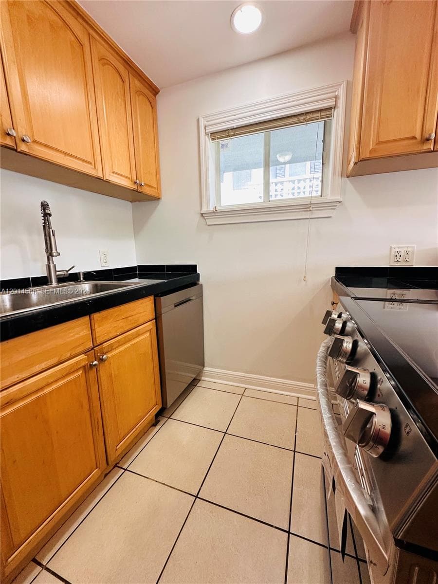 2033 Calais Dr 5 photo 8