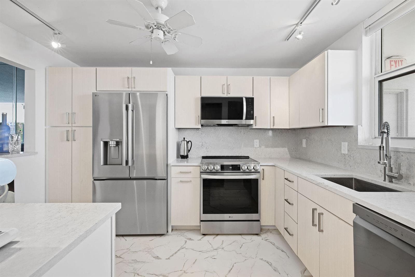 3100 NE 49 Street Street NE 1110 photo 1