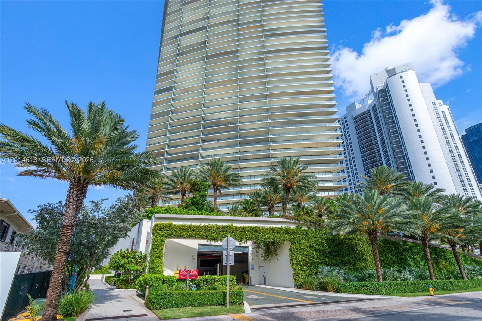 18975 Collins Ave 3605 photo 3