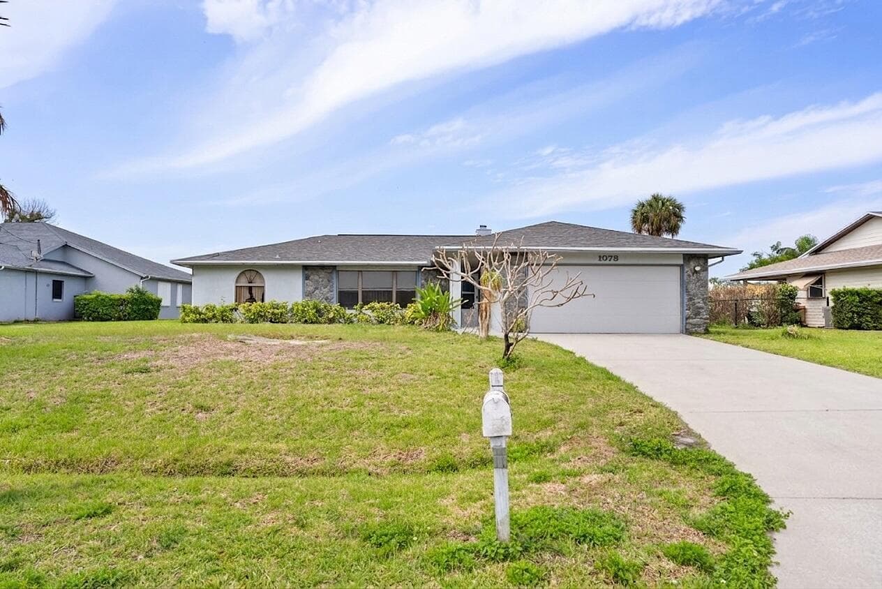 1078 SW Sultan Drive photo 2