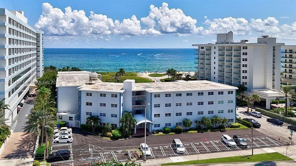 1300 Ocean Blvd 111 photo 2
