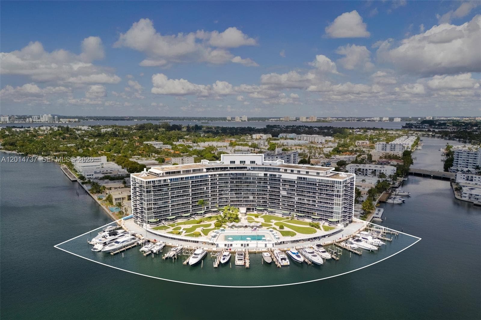 900 Bay Dr 1005 + Dock DS14 photo 1