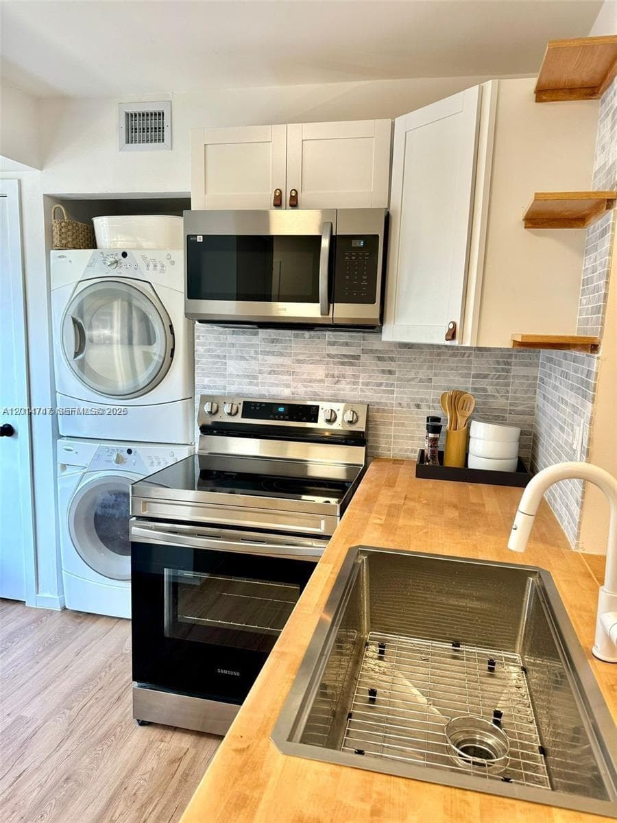 715 Gardens Dr 103 photo 9