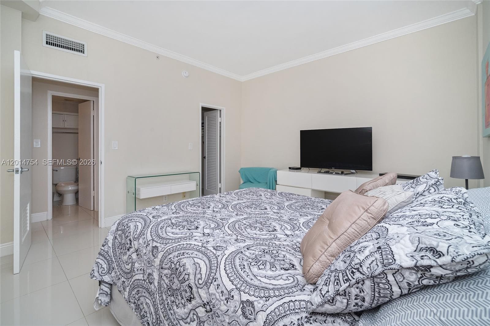 3001 Ocean Dr 1623 photo 18
