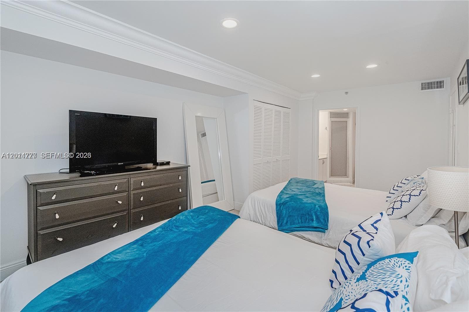 5225 Collins Ave 407 photo 14