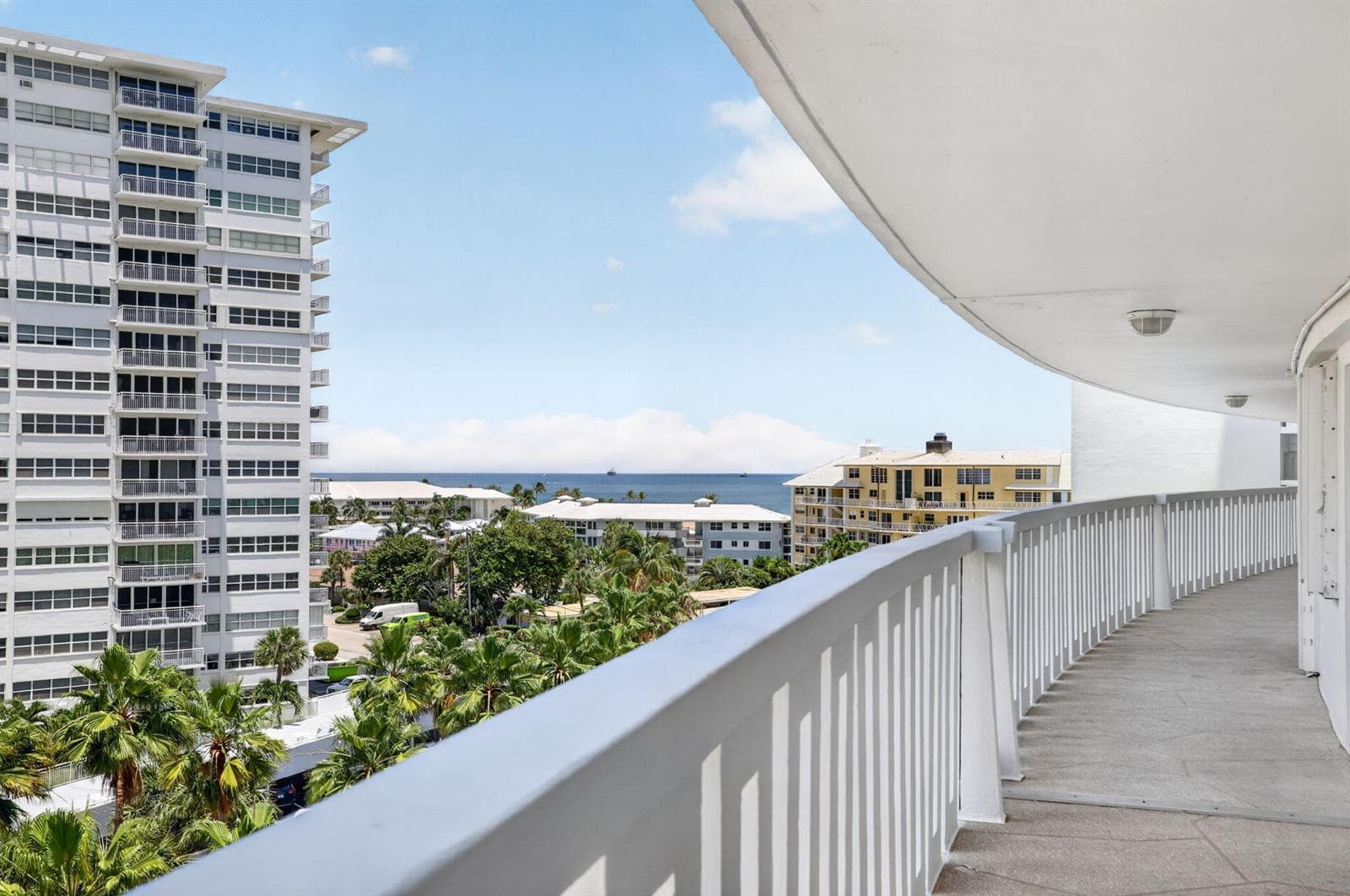 2000 S Ocean Drive 706 photo 4