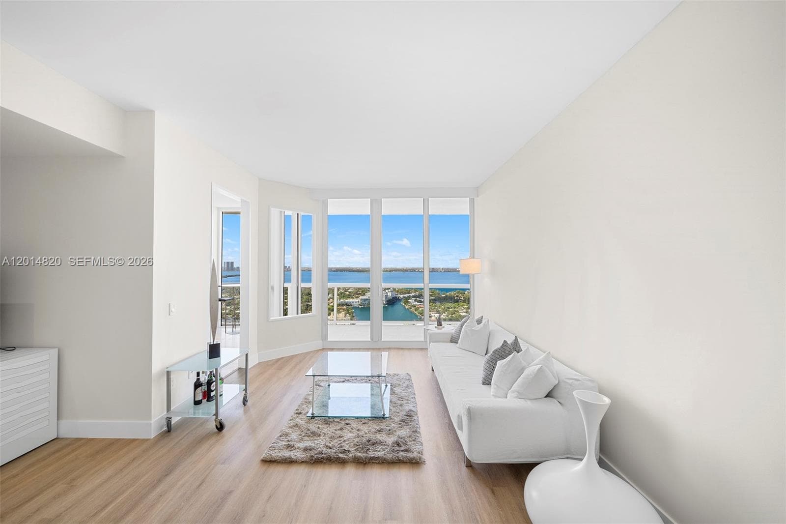 4775 Collins Ave PH4306 photo 2