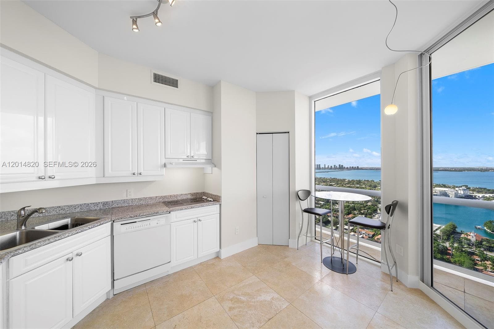 4775 Collins Ave PH4306 photo 5