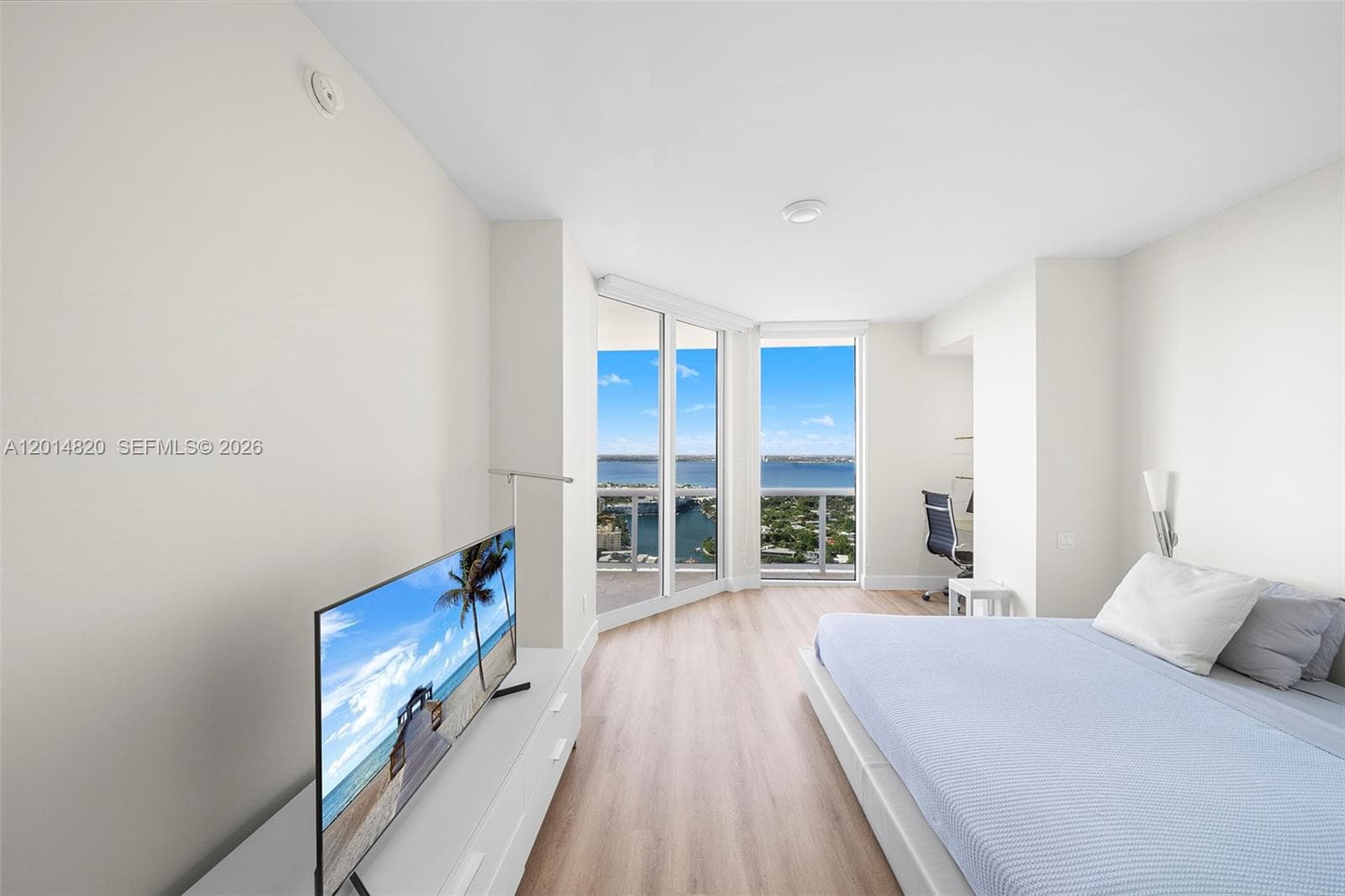4775 Collins Ave PH4306 photo 10