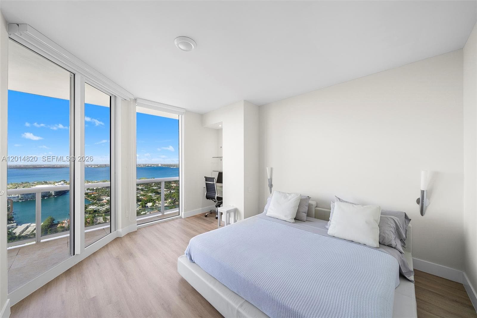 4775 Collins Ave PH4306 photo 11
