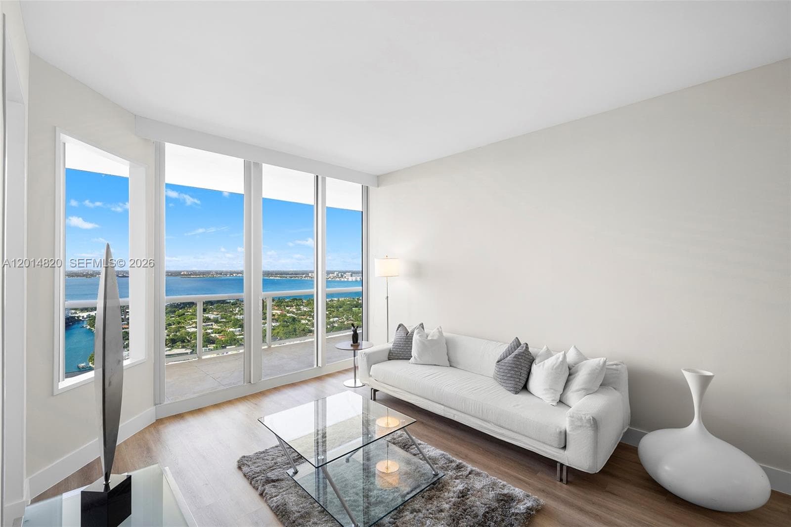 4775 Collins Ave PH4306 photo 4