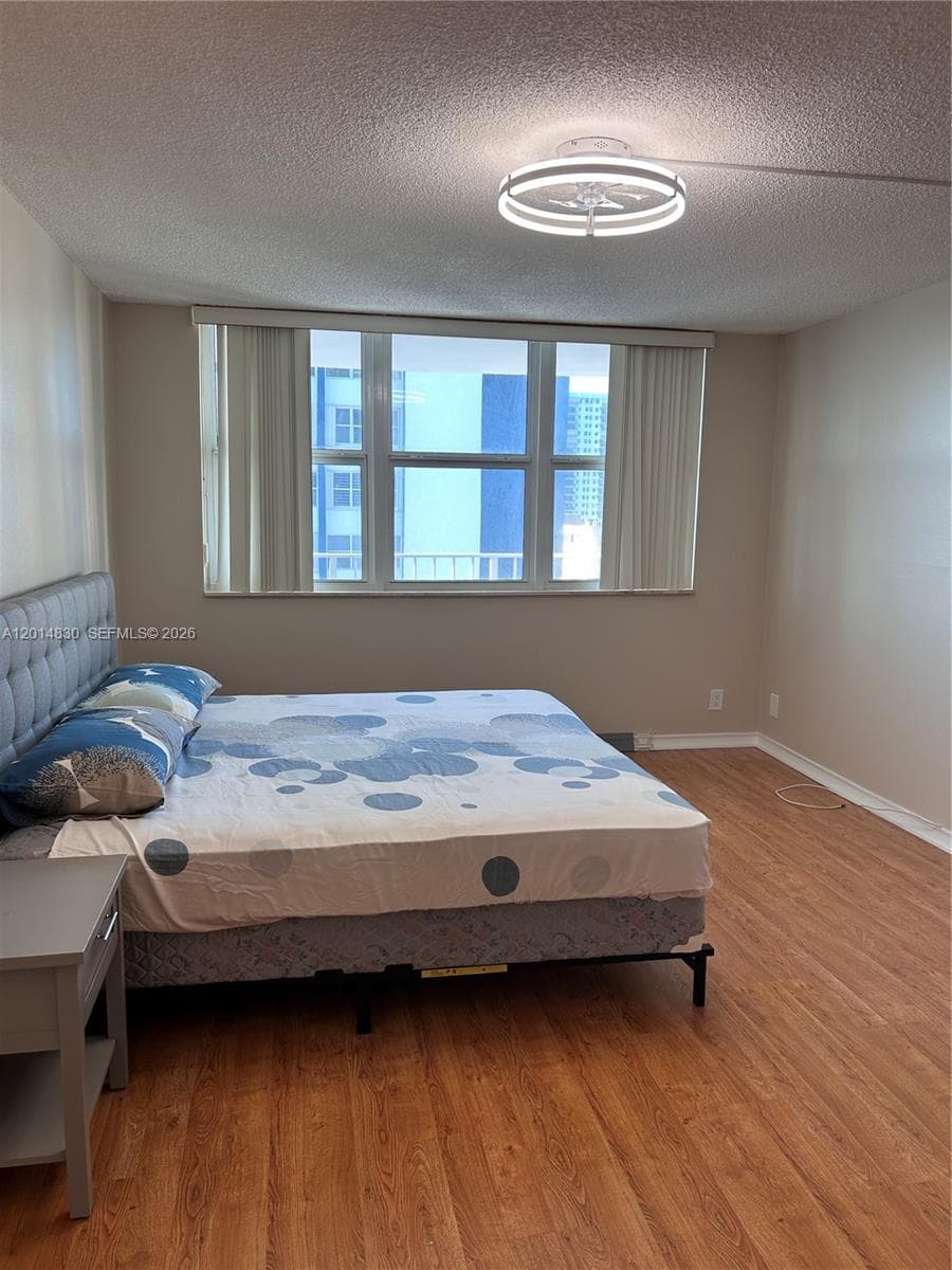 1410 Ocean Dr 1203 photo 3