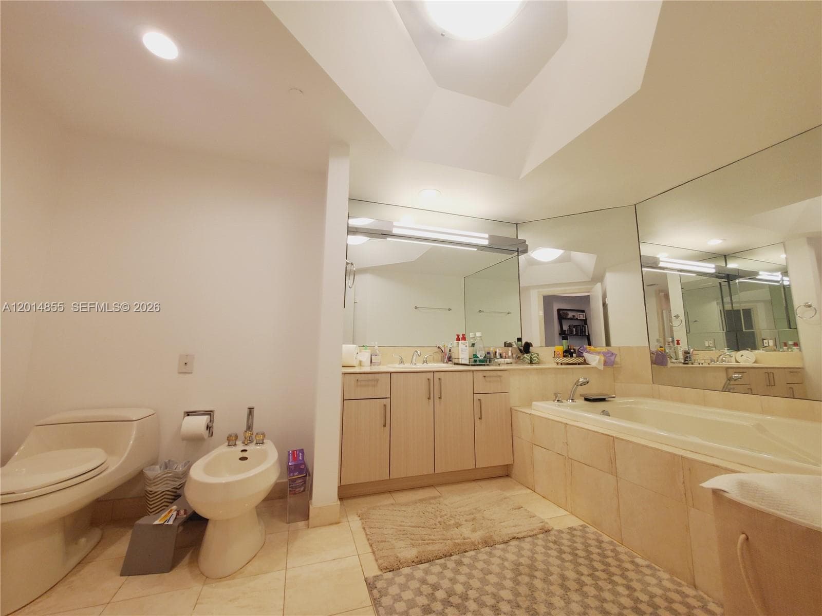 2000 Island Blvd 2703 photo 16