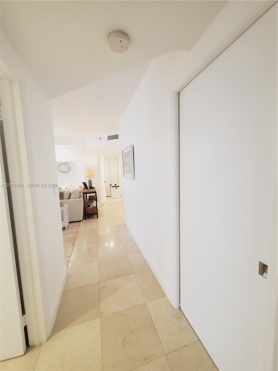 2000 Island Blvd 2703 photo 19