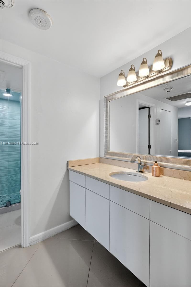 300 Bayview Dr 1009 photo 13