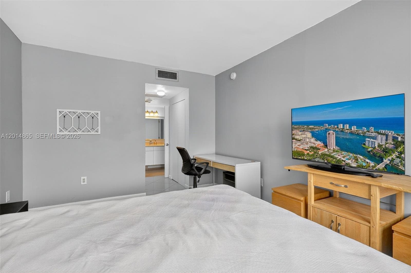 300 Bayview Dr 1009 photo 10