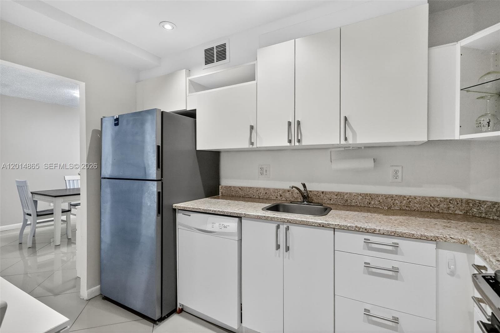 300 Bayview Dr 1009 photo 8