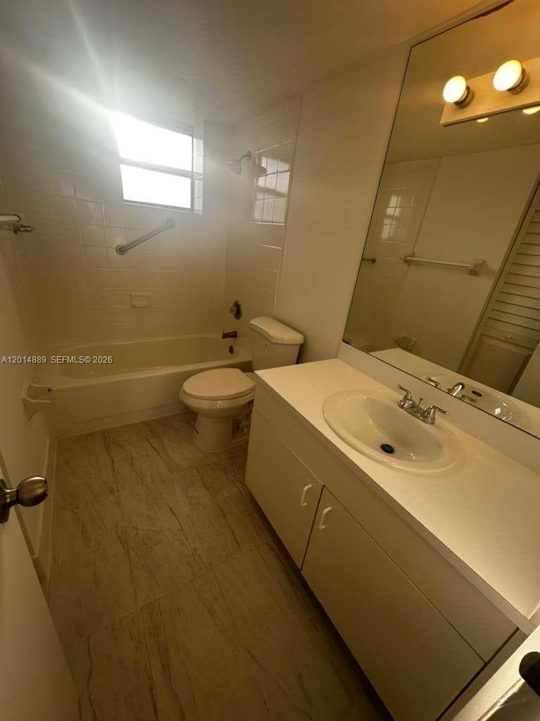 2903 163rd St 506 photo 4