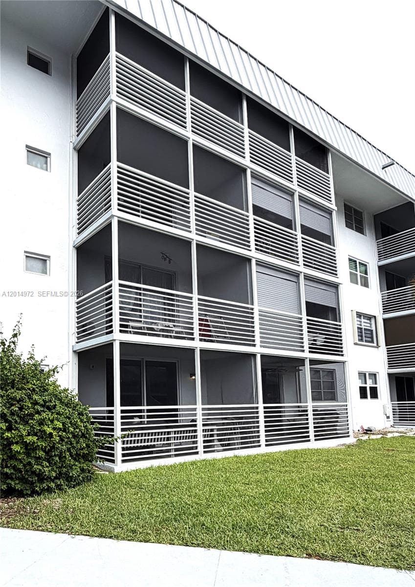 3550 169th St 107 photo 4