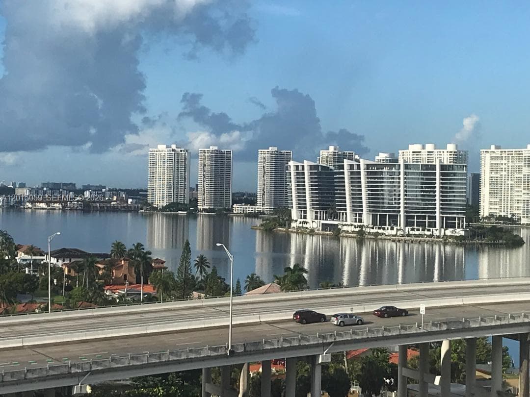 19380 Collins Ave 1219 photo 6