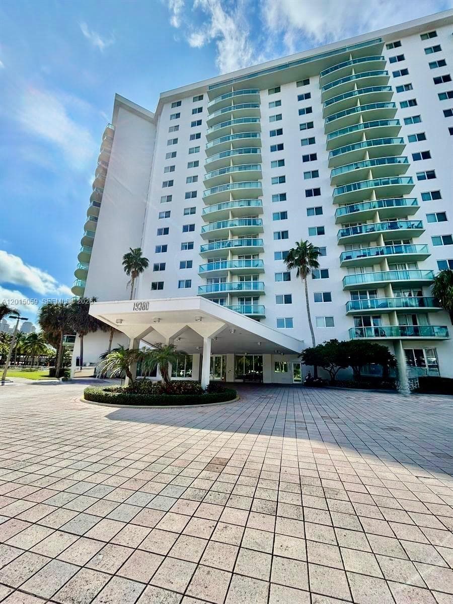 19380 Collins Ave 1219 photo 20