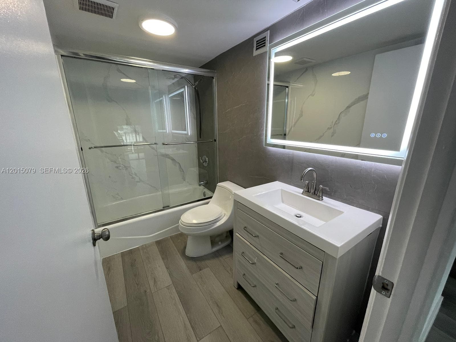 1901 Brickell Ave B2104 photo 8