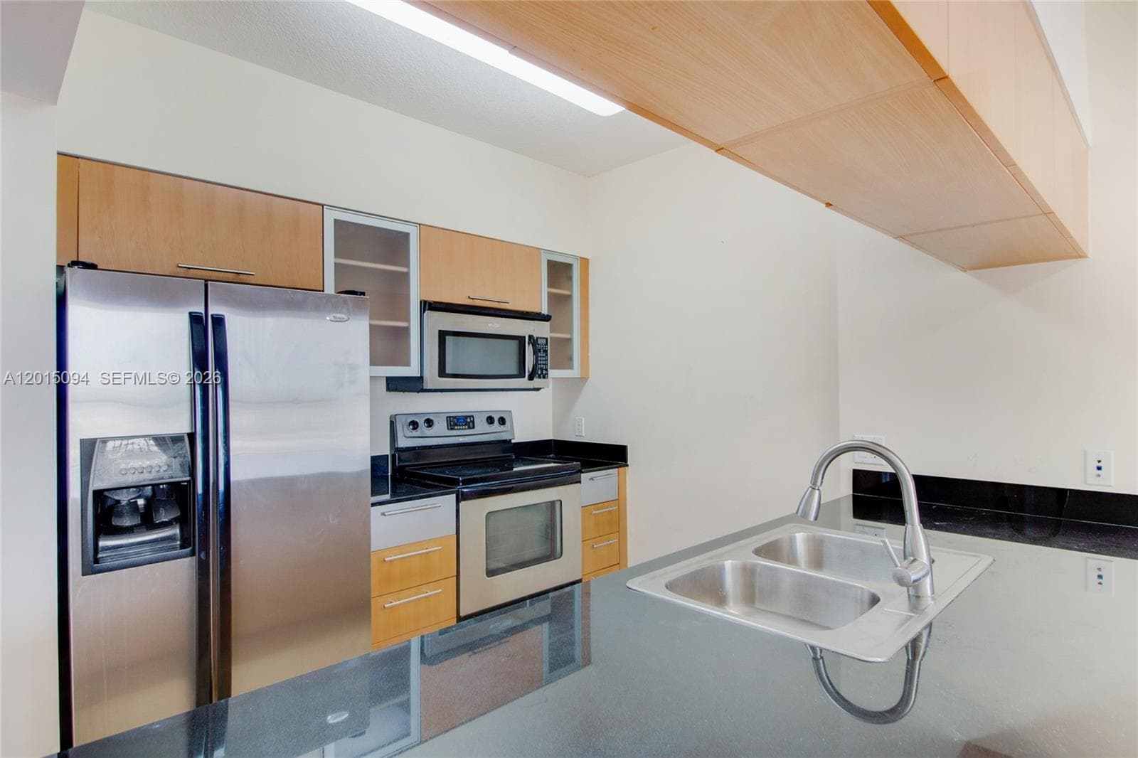 1750 N Bayshore Dr 3111 photo 2