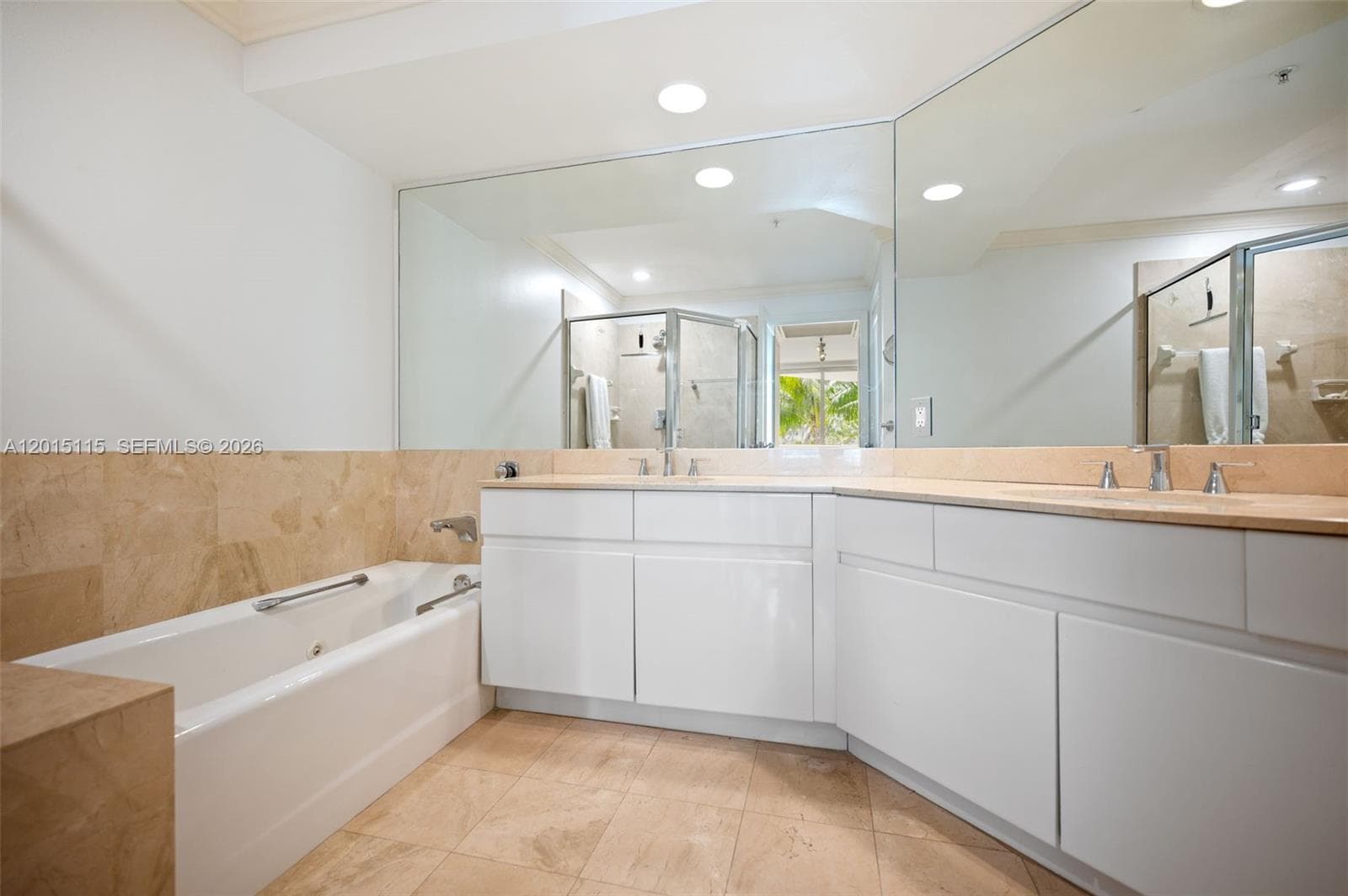 888 Brickell Key Dr 609 photo 17