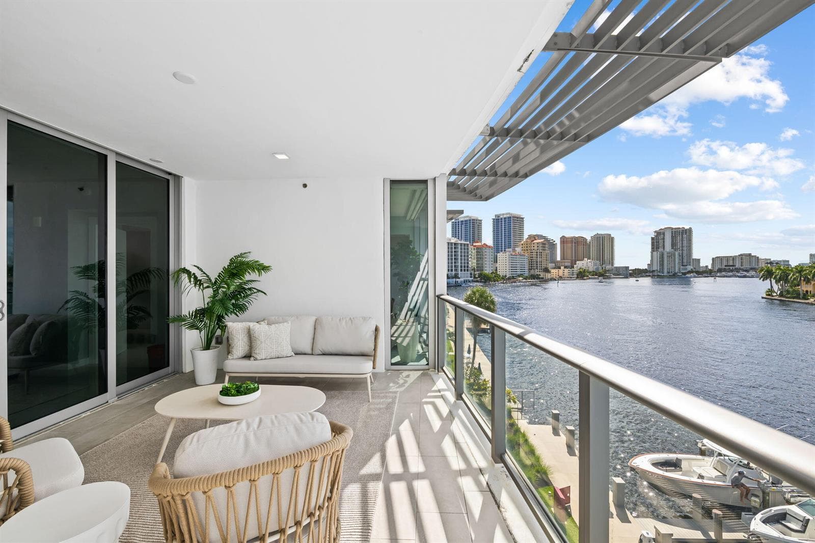 435 Bayshore Drive 302 photo 3