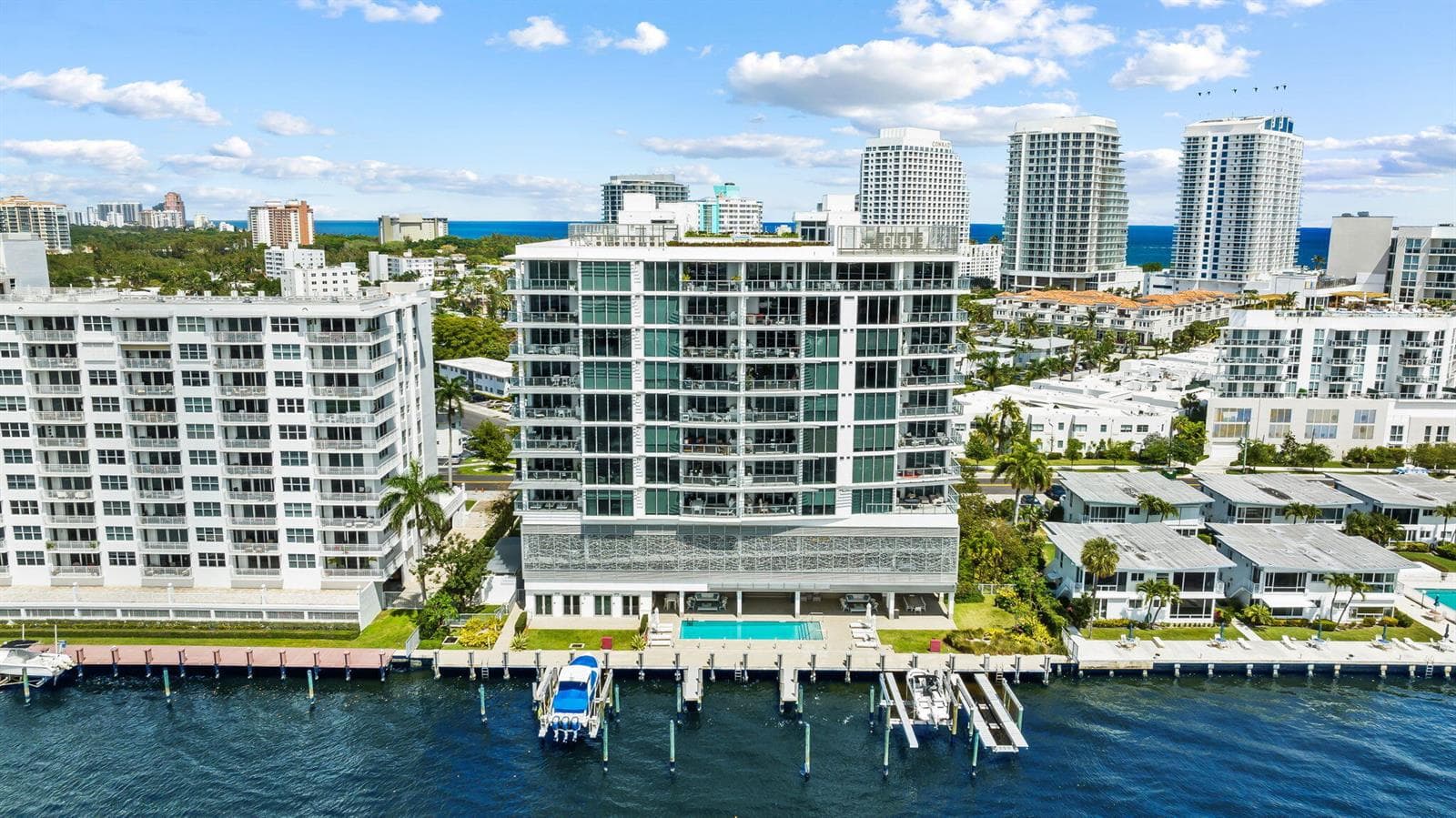 435 Bayshore Drive 302 photo 4