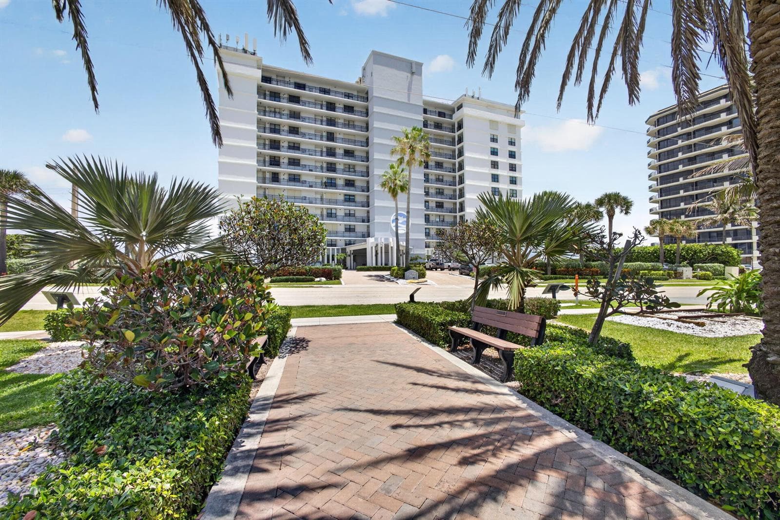 840 Ocean Drive 406 photo 3