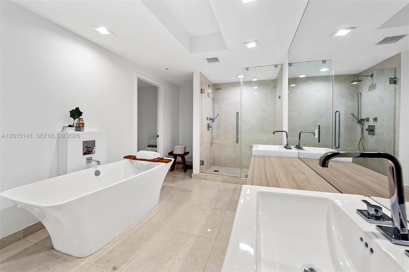 17111 Biscayne Blvd 606 photo 20