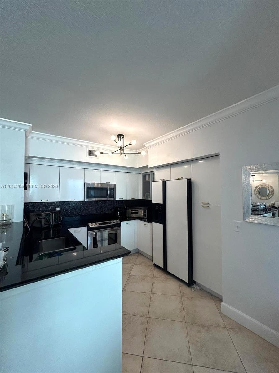 625 Casa Loma Blvd 1009 photo 3