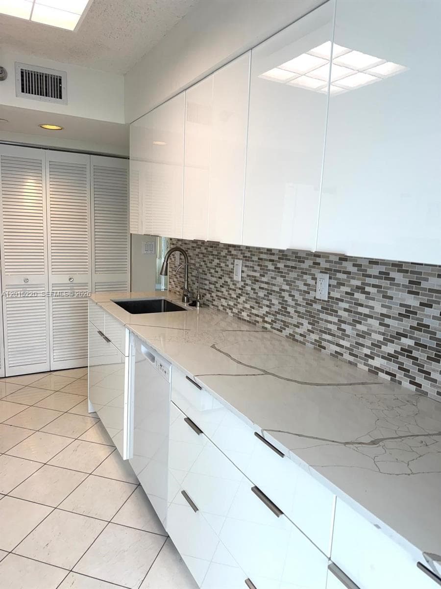 19101 NE 36th Ct 1801 photo 6