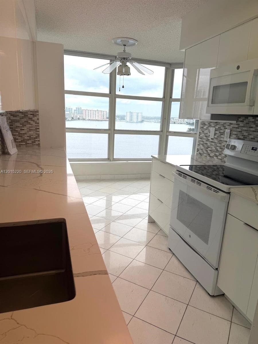 19101 NE 36th Ct 1801 photo 8