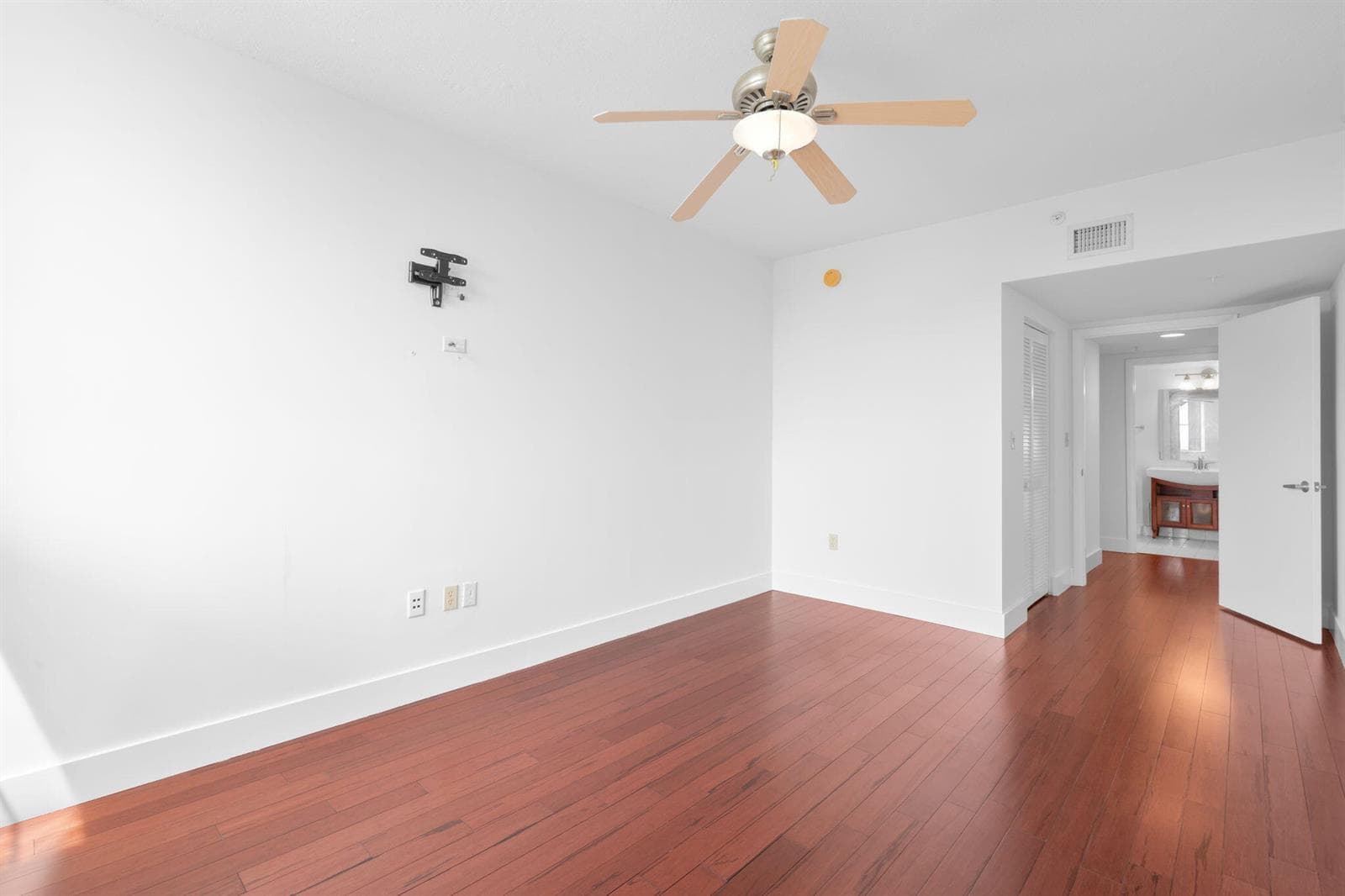3020 NE 32nd Avenue 704 photo 14