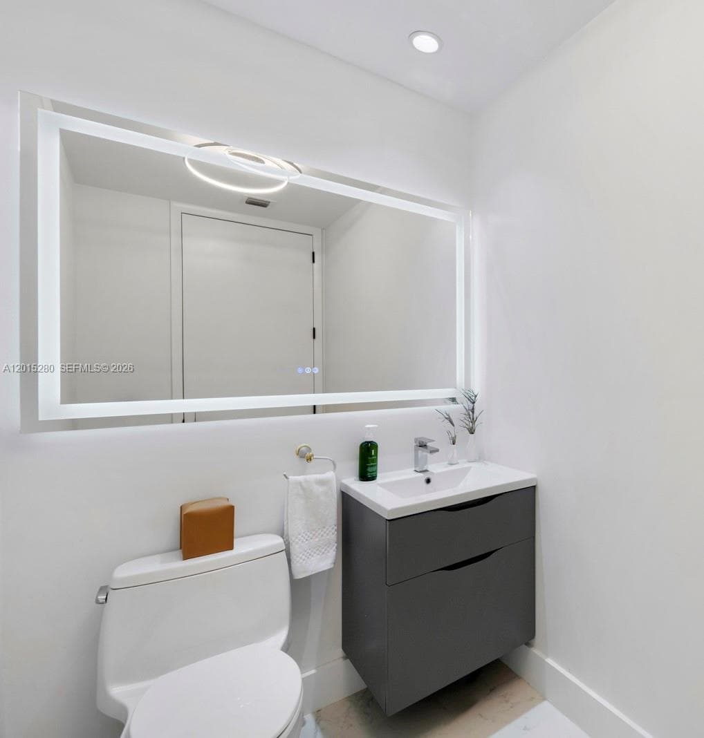 100 S Pointe Dr 2003 photo 10