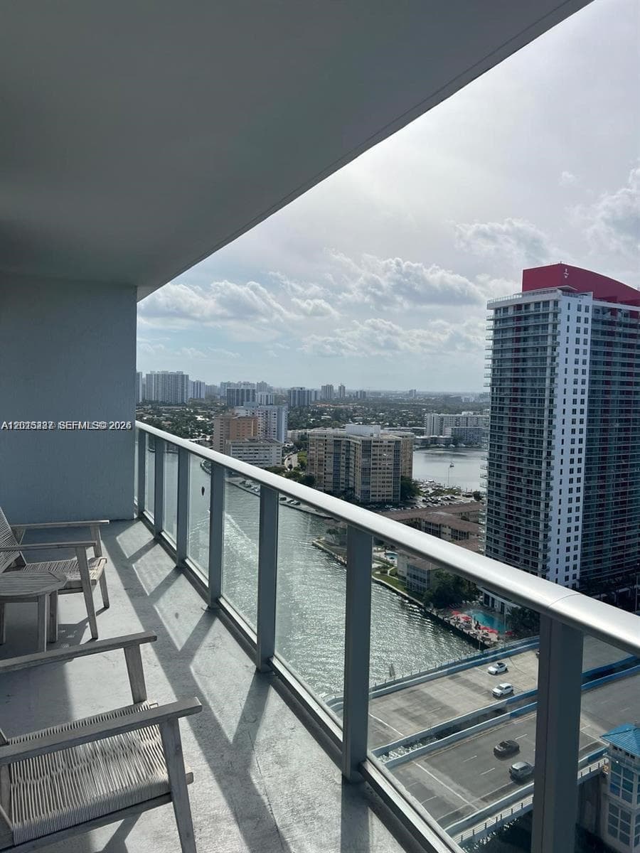4010 Ocean Dr R2004 photo 19