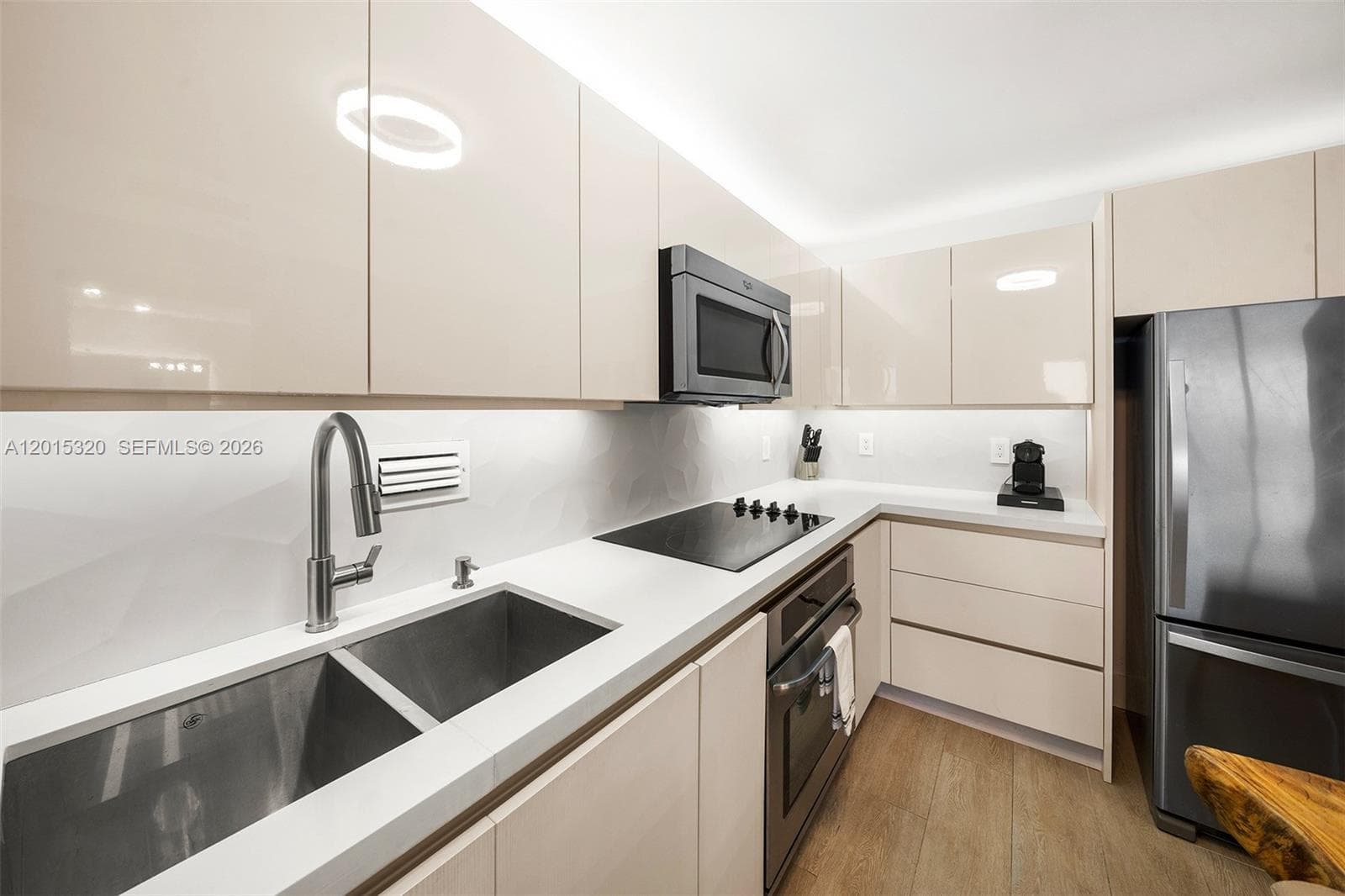 2301 Collins Ave 1129 photo 7