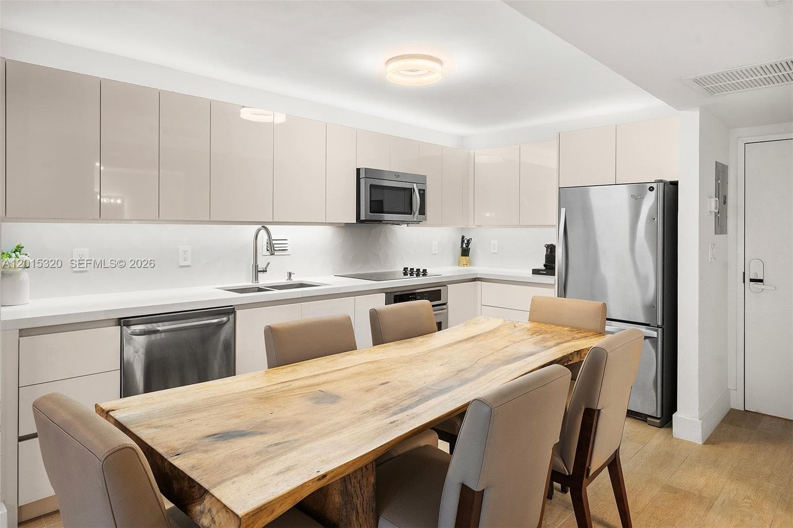2301 Collins Ave 1129 photo 8
