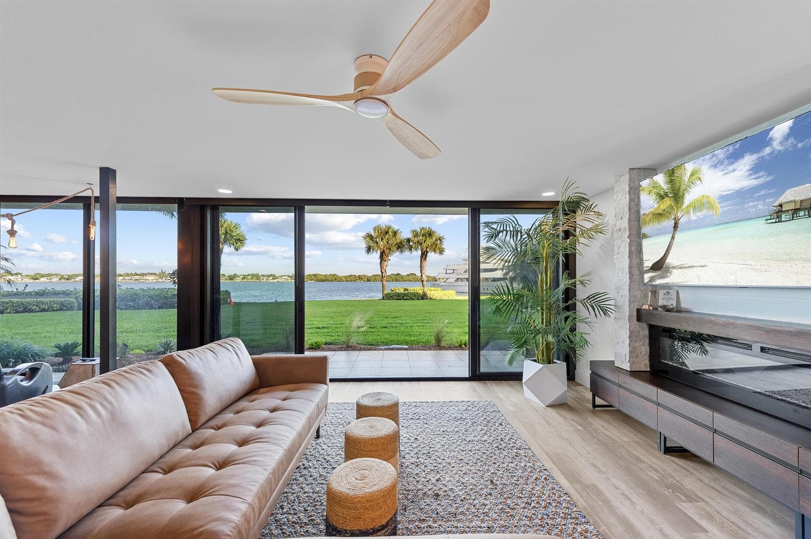 124 Lakeshore Drive G35 photo 4