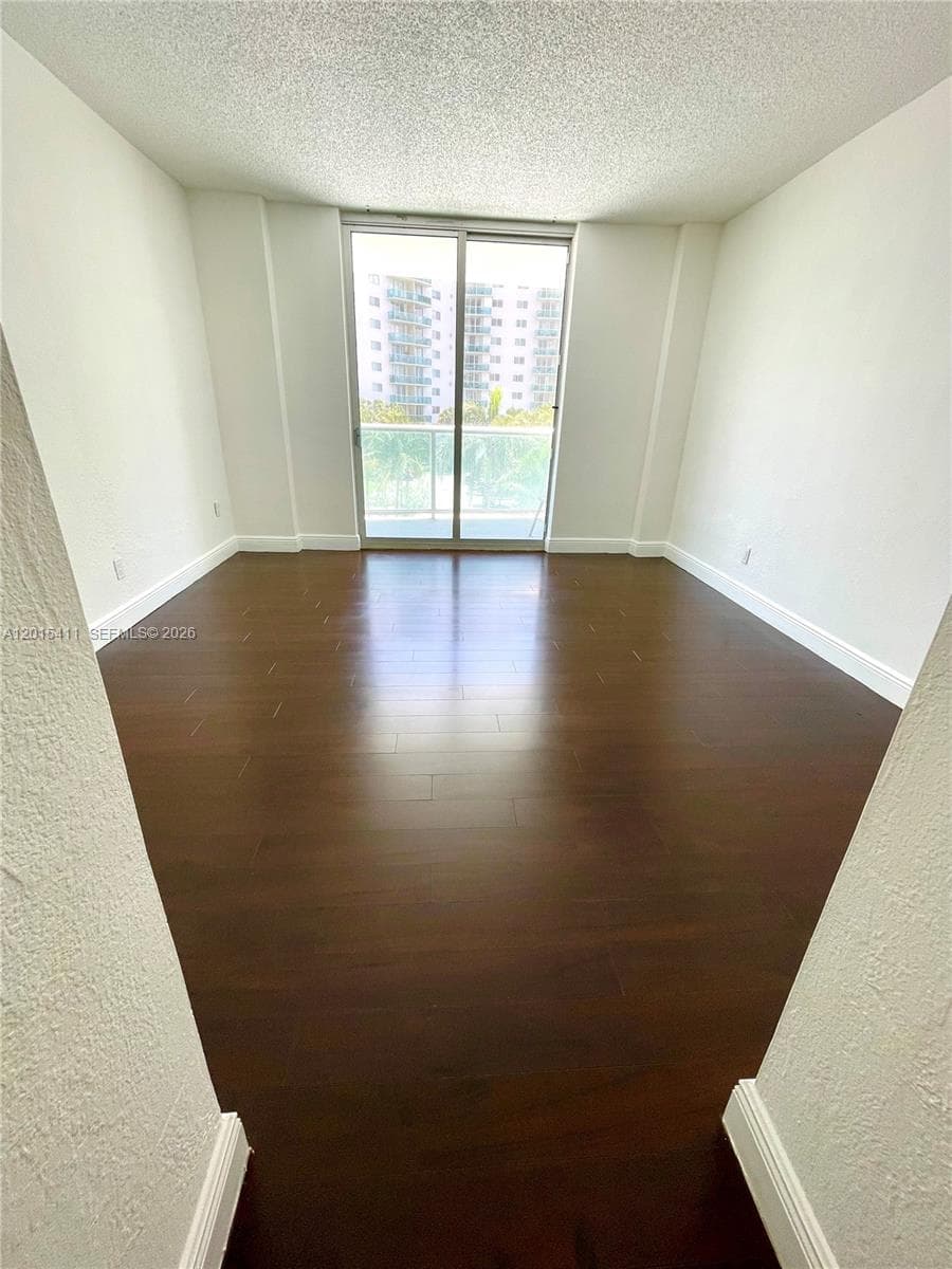 19390 Collins Ave 316 photo 23