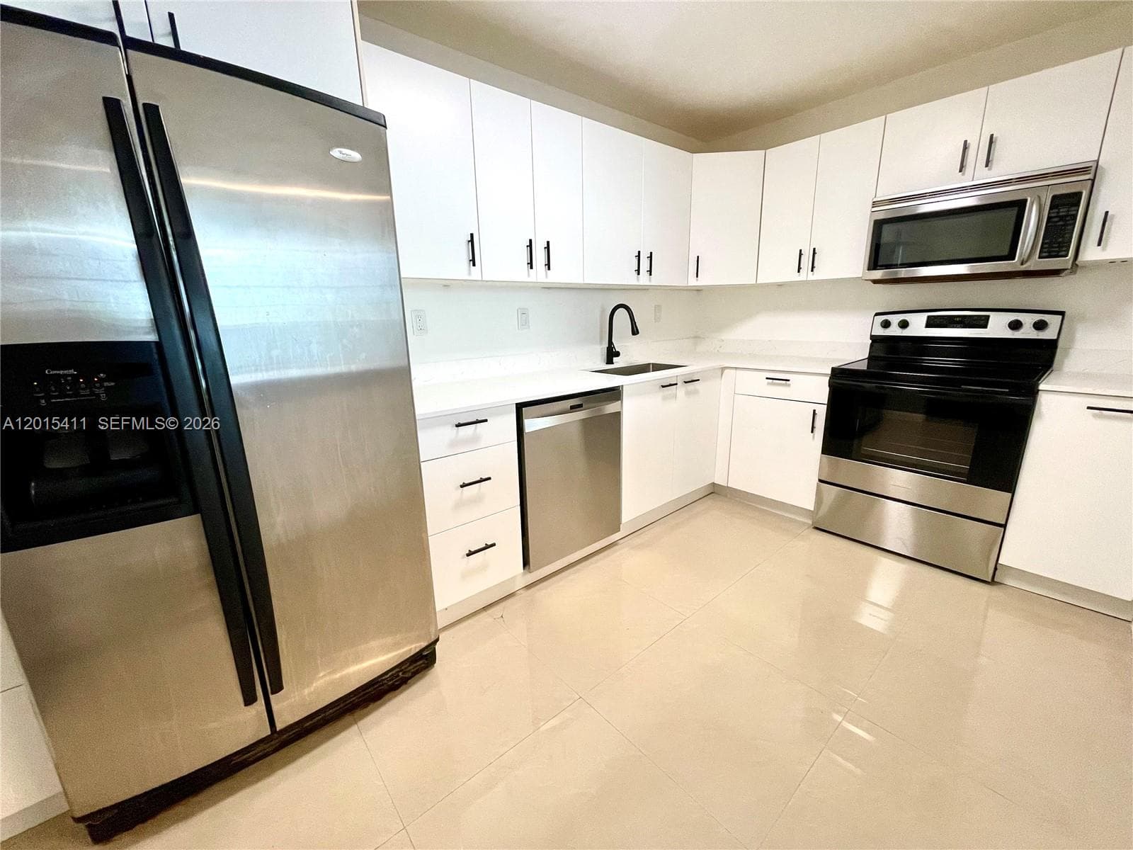 19390 Collins Ave 316 photo 17