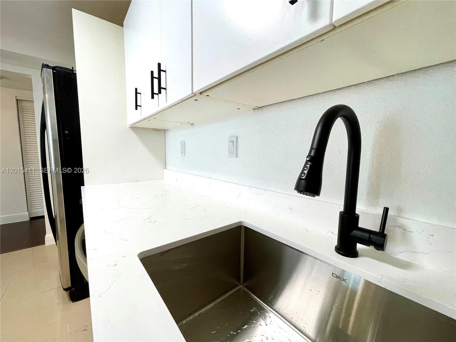 19390 Collins Ave 316 photo 3