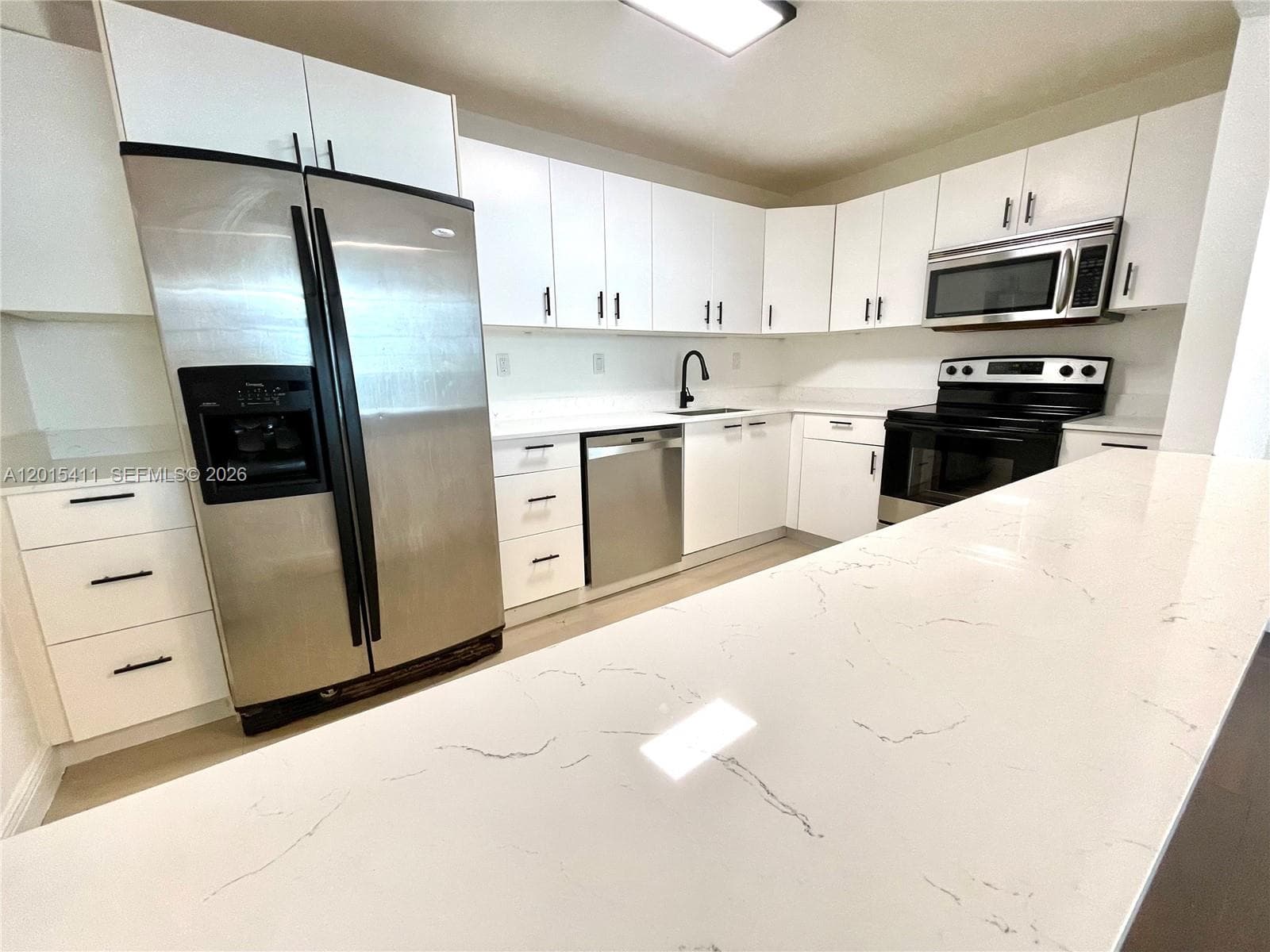 19390 Collins Ave 316 photo 1