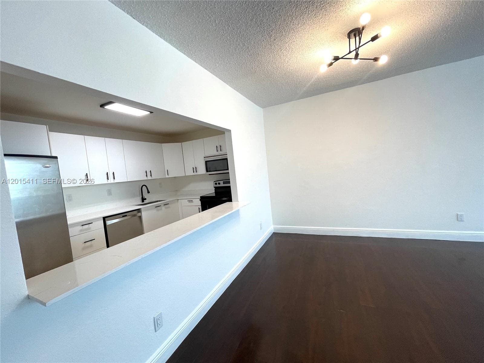 19390 Collins Ave 316 photo 5