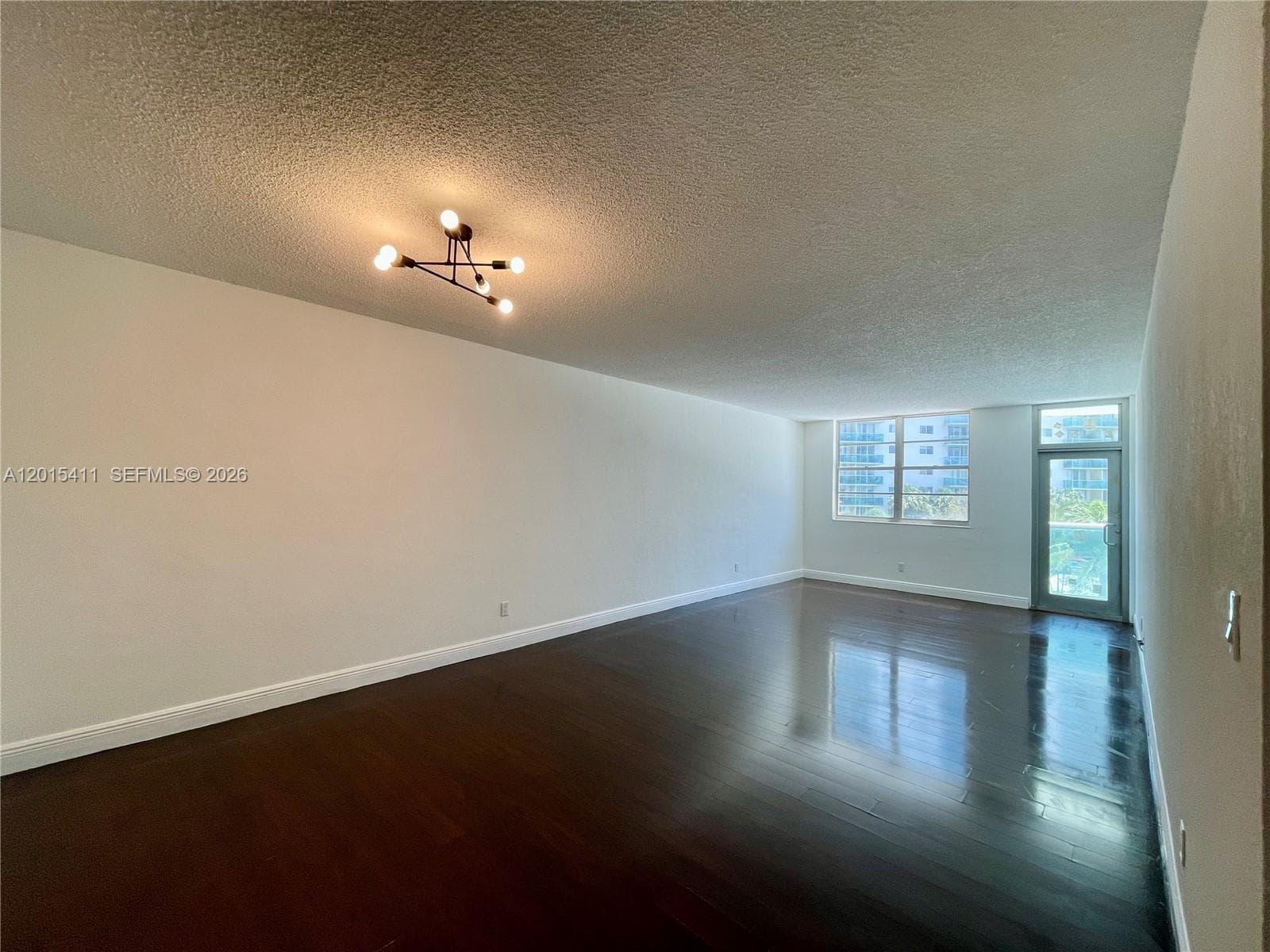 19390 Collins Ave 316 photo 10