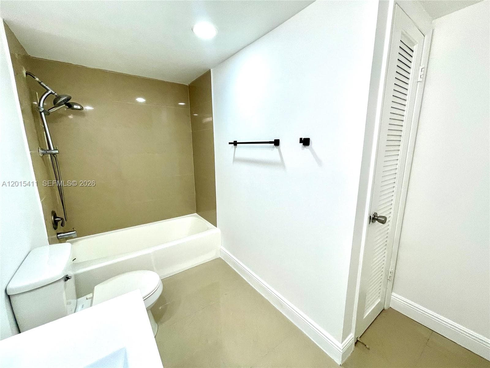 19390 Collins Ave 316 photo 14