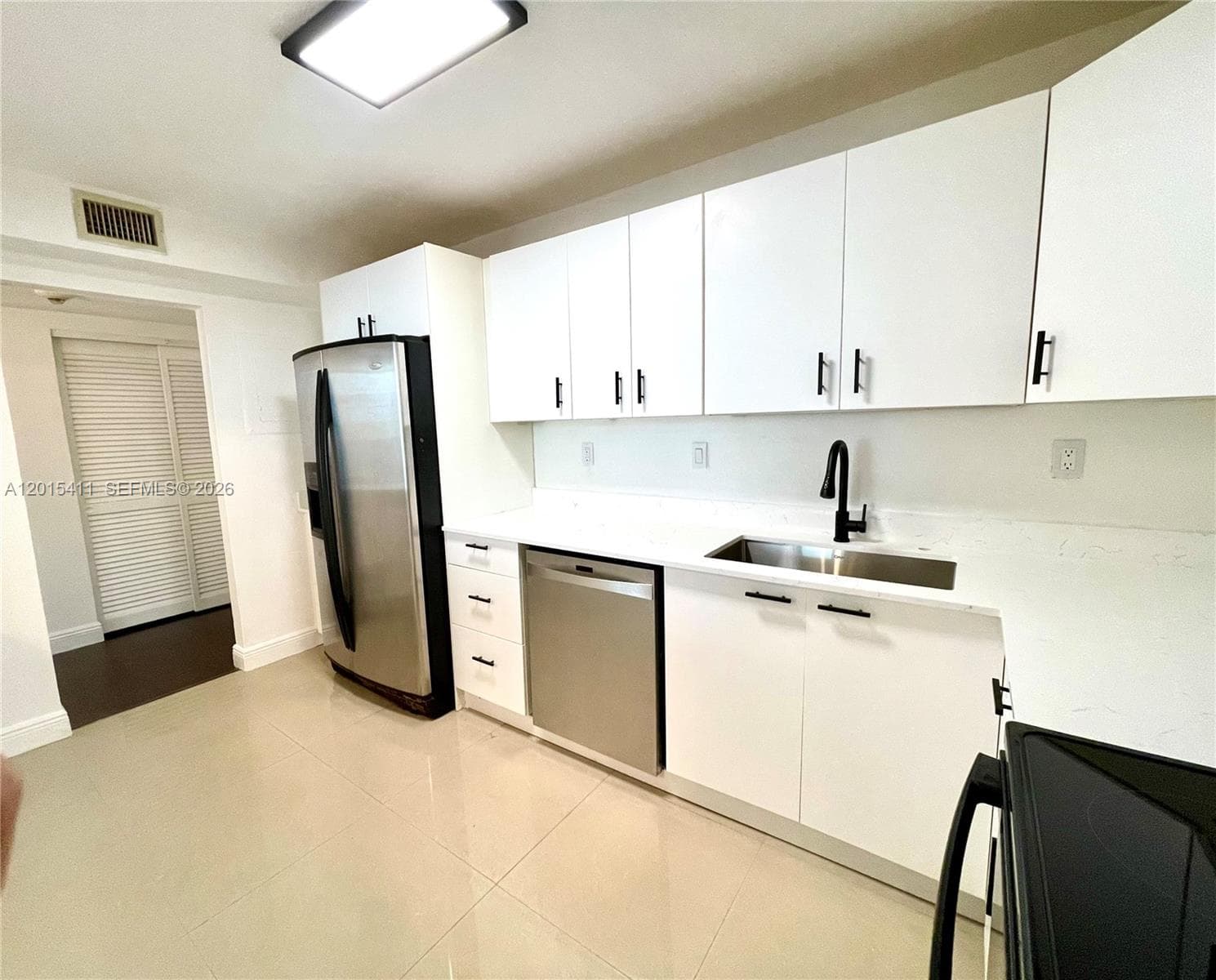 19390 Collins Ave 316 photo 18