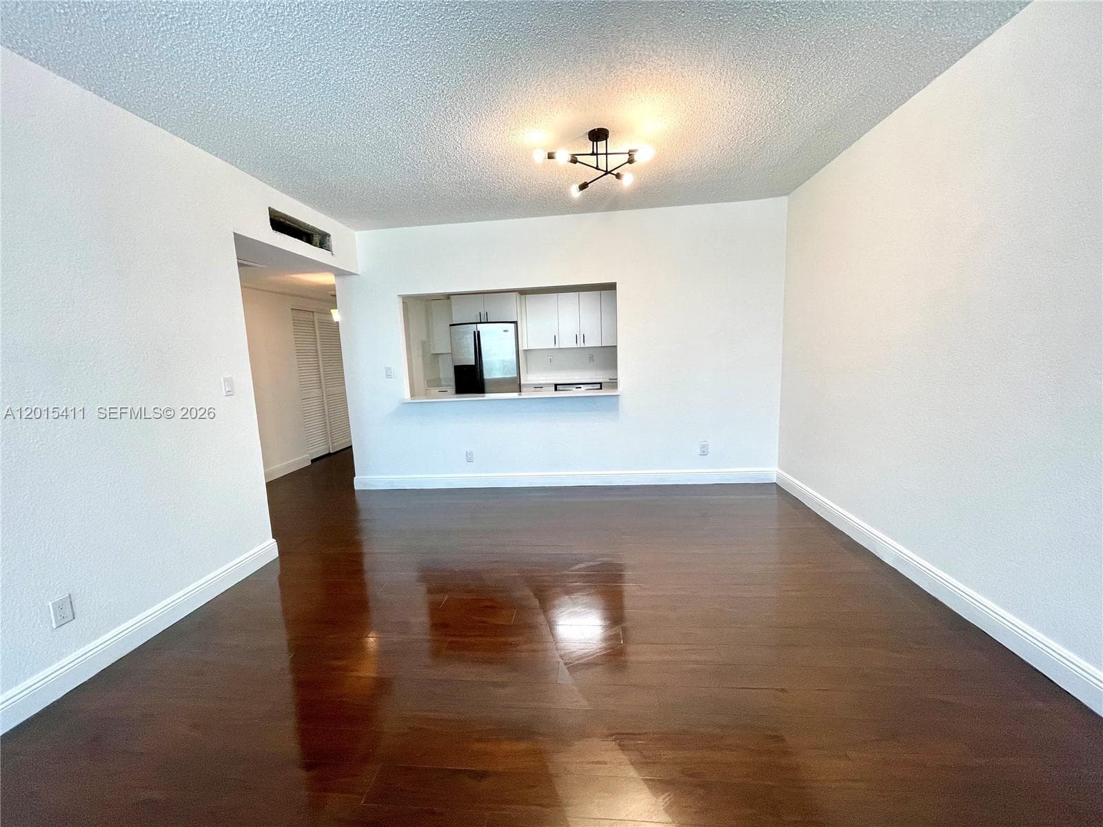 19390 Collins Ave 316 photo 11